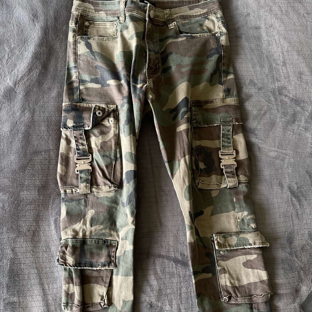 Men’s Skinny Camouflage Cargo Pants - Picture 2 of 5